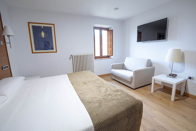 vista habitación cama matrimonio
