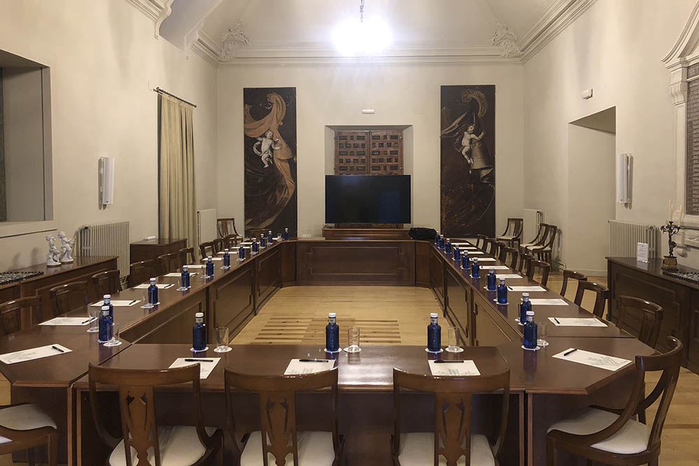 sala Clemente con TV gigante